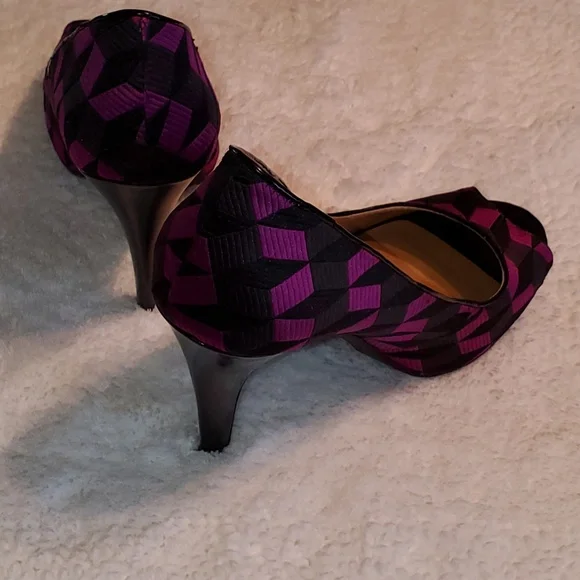 Stylish Pink and Black Women's Heels - Picture 4 of 8